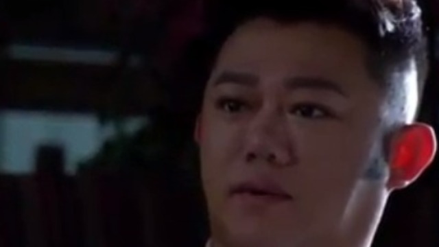 造型师李东田在节目中给主持人化妆：我会观察你