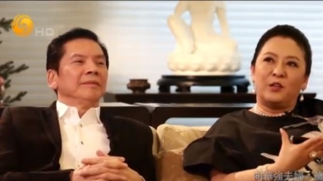 看完这个视频 你就知道为何向华强夫妇称霸香港娱乐圈了