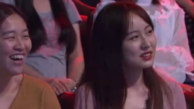 英国女王的包里都装了什么？看完长知识了