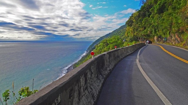 台湾重要公路苏花公路全线通车连接台湾南北