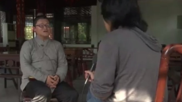 群演小伙并不指望一夜走红 自称已经很幸运