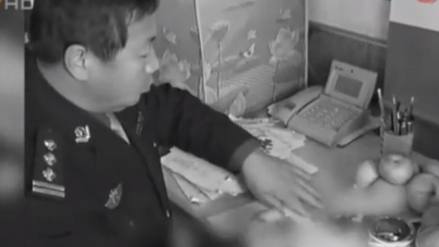 拆弹专家一次要拆5个炸弹? 专家默默掏出了纸和笔