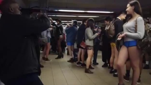 纽约第19届“不穿裤子搭地铁”活动现场