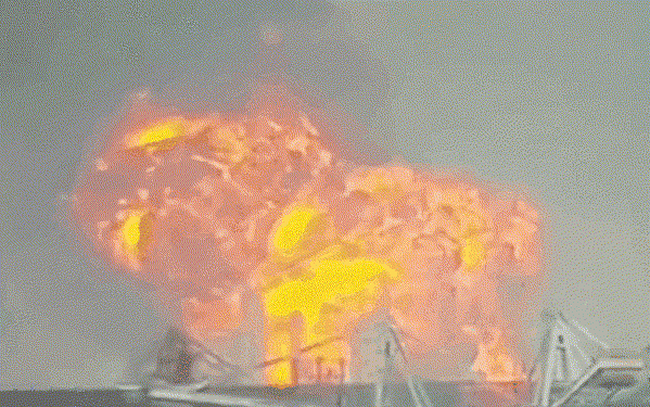 广东珠海一化工厂爆炸监控拍下火球冲出瞬间