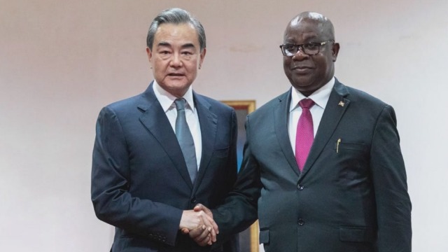 王毅访问布隆迪 与布隆迪第二副总统及外长举行会谈