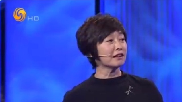 央视主持人敬一丹 退休后身材走形 简直不敢看!_凤凰网视频_凤凰网