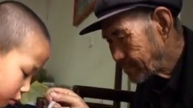 随着捡来的孩子逐渐长大 陈尚义不得不面对这个现实问题