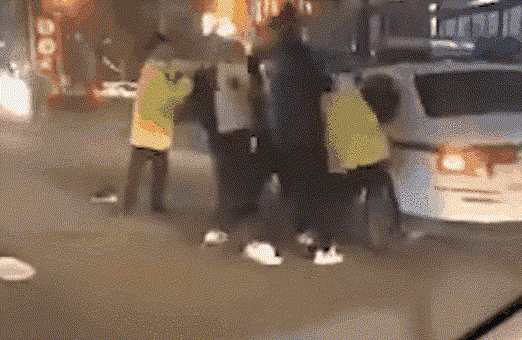 陕西3名警察遭群殴 其中一名打人者为政府工作人员