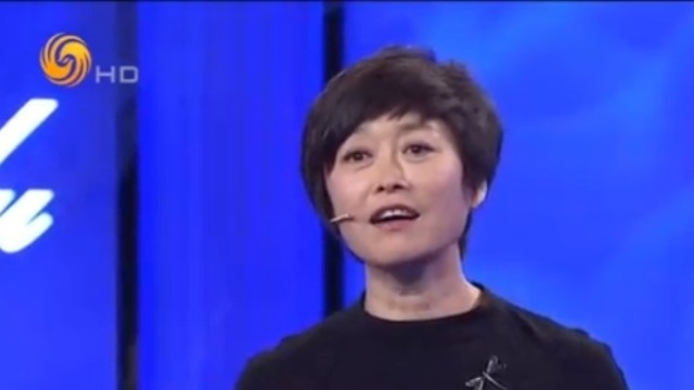 不愧是央视主持人 敬一丹退休后的仪态 鲁豫都比不上!_凤凰网视频_凤凰网