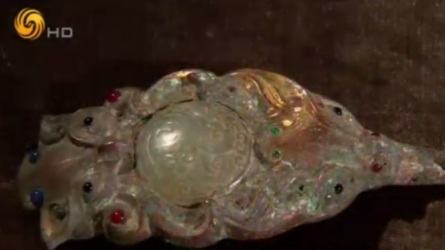 古代饰品中的祥瑞之物，金镶玉带钩寓意金玉良缘