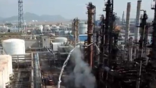 珠海化工厂爆炸无人伤亡 消防人员做最后处置工作