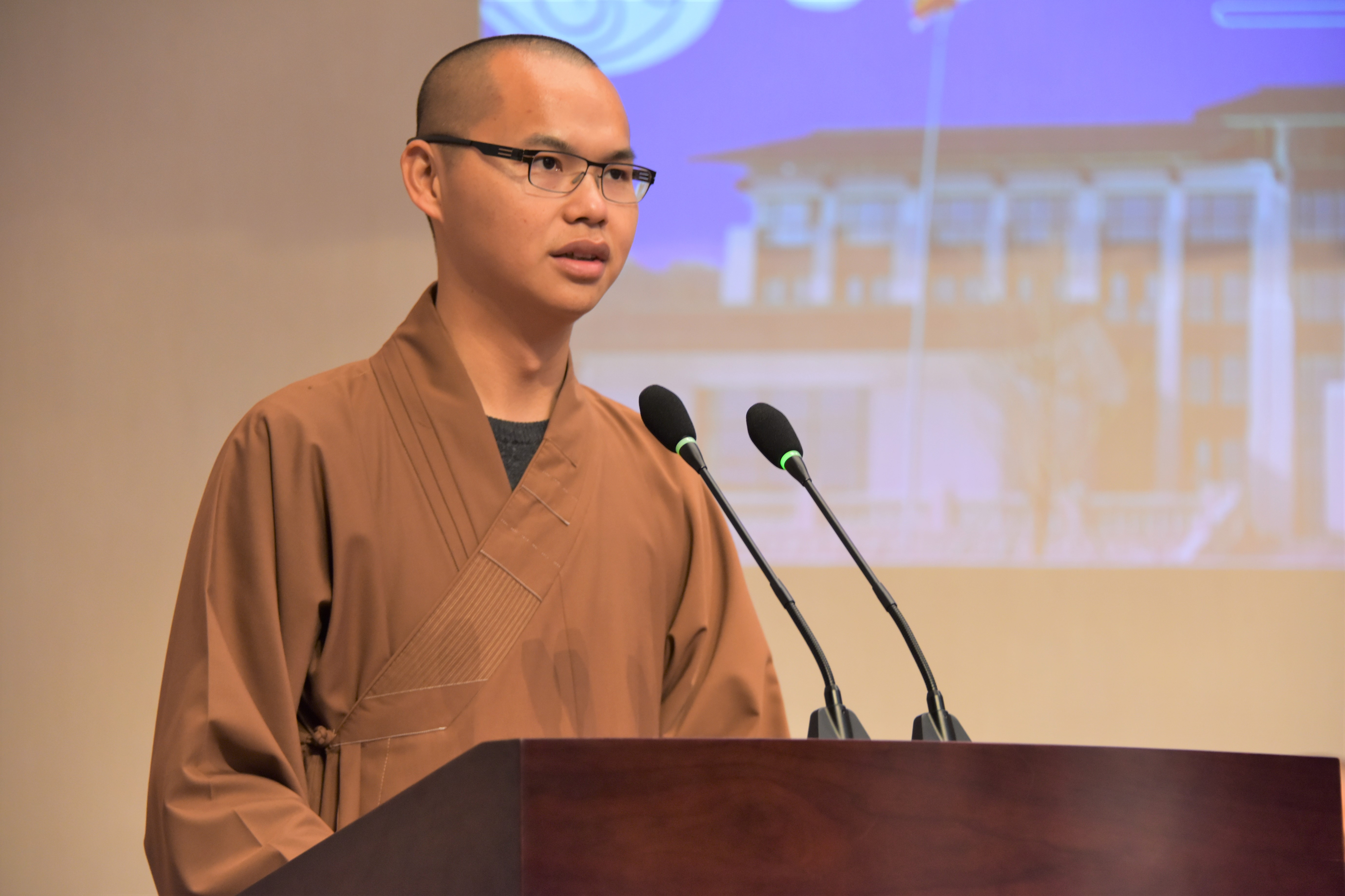 浙江佛学院持定法师给您拜年