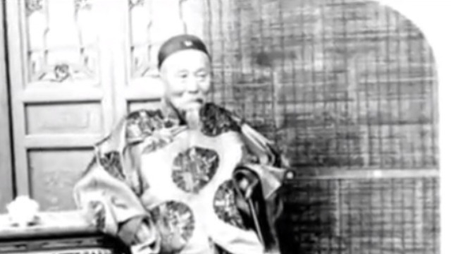 李鸿章拜见荷兰女王时 发生了有关外交礼仪的趣事