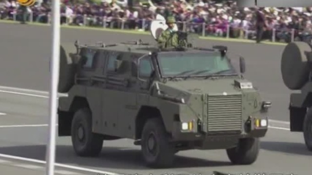 揭秘2016年日本阅兵式突发事故 装甲车演习前轮出现紧急故障