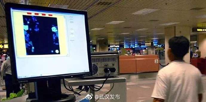 武汉天河机场安装新型红外测温仪：一秒测出体温异常