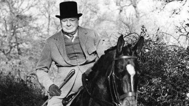 英国首相丘吉尔罕见骑马照被曝 照片背后的故事令人意外