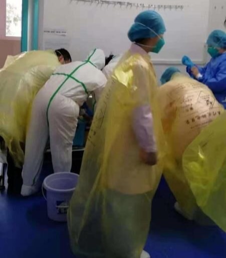 武汉协和医院：物资确实紧缺，但没用塑料袋充当防护服