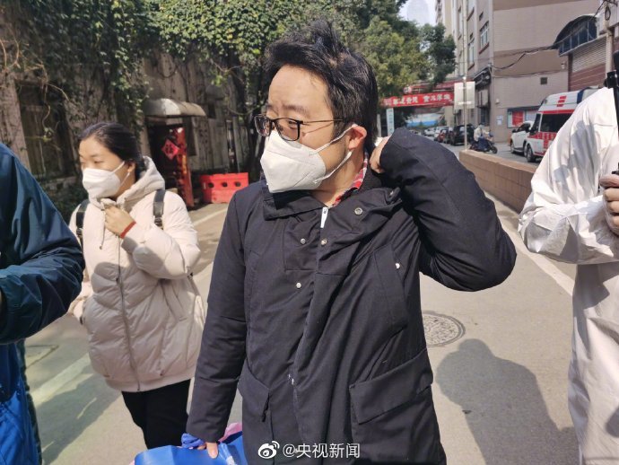 武汉协和医院首批3名被感染医护人员今日出院