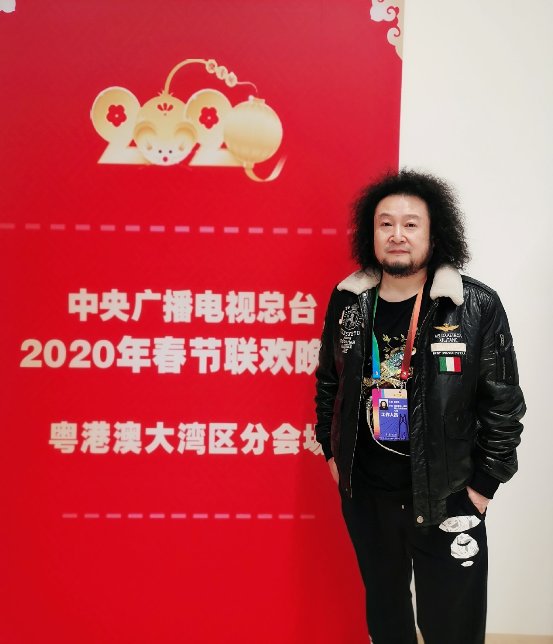 成龙陈坤刘嘉玲夏利奥欧阳娜娜唱响央视春晚共抗疫情