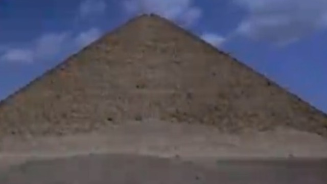 探秘埃及金字塔：埃及人由墓到神的建筑发展