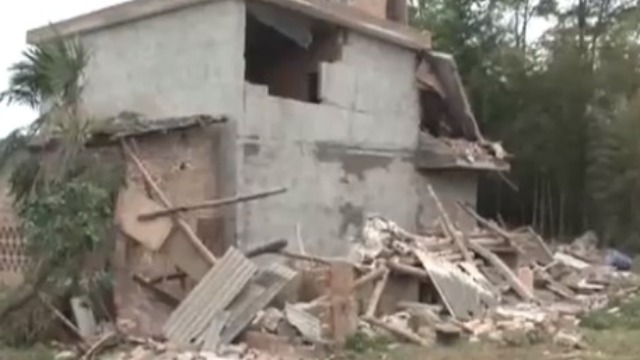 四川庐山大地震：房屋倒塌损毁严重，231万人受灾