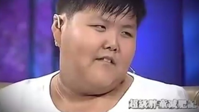 京城第一胖乐乐游泳的视频曝光 真是一个灵活的胖子！