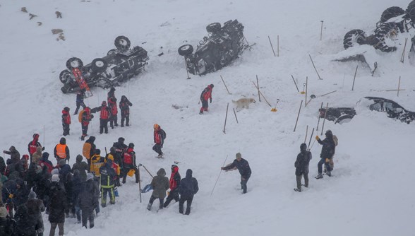 土耳其东部第二次雪崩已致33人遇难53人受伤
