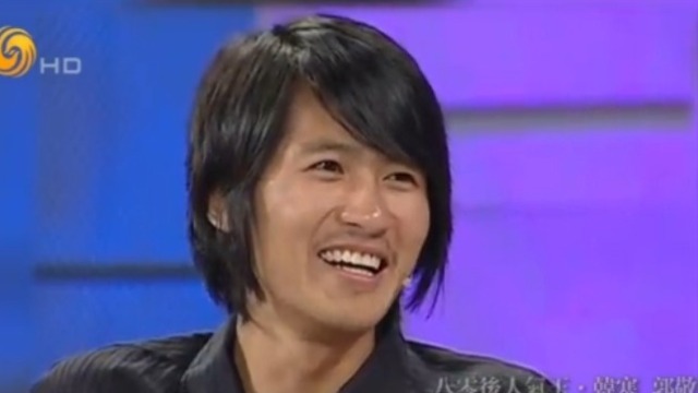韩寒做客《鲁豫有约》 回忆校园往事 鲁豫听完开怀大笑！