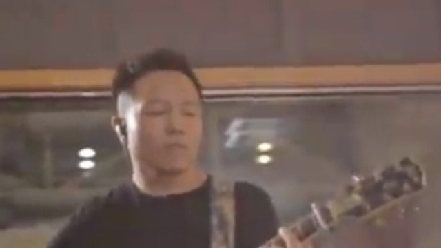 《蓝莲花》是许巍经典歌曲 简直是脍炙人口