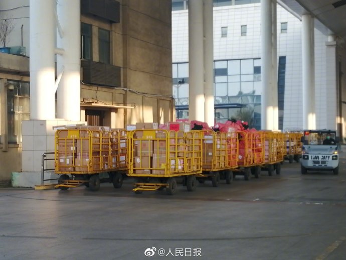 近30吨捐赠物资陆续运抵武汉