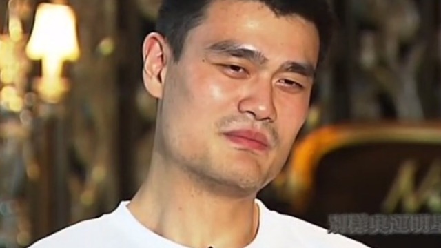 姚明自曝在家里会做家务 鲁豫听后的反应亮了！