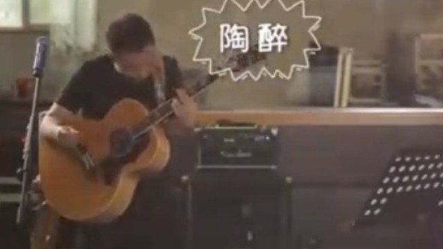 许巍这首《蓝莲花》，唱出了多少年轻人的心声和回忆