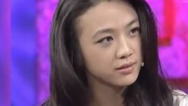 看吴秀波当主持人采访汤唯 不看人是怎么回事？