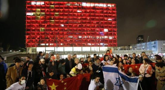 声援新冠肺炎患者 以色列特拉维夫市政厅“点亮”中国国旗