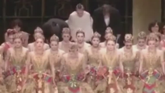 令人暖心!日本歌舞团演唱《义勇军进行曲》 为中国加油