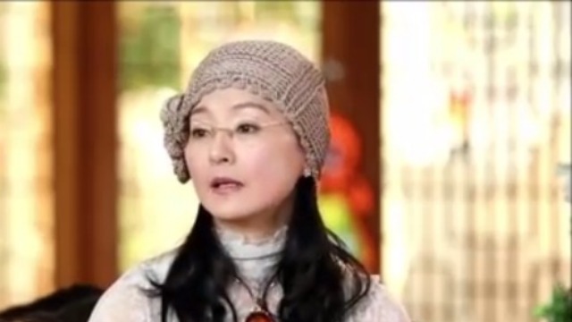 李赛凤自曝被烧伤一个多月后继续拍戏，鲁豫：我的天啊！