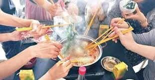 女子和武汉同学吃火锅打麻将 回家后6亲戚被确诊新冠肺炎