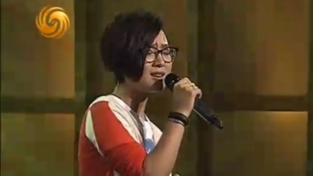 周笔畅做客鲁豫有约 现场倾情演唱歌曲《嫉妒》