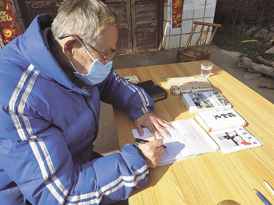 72岁日本老人坚守武汉：如果哪天不在了，就在中国火化