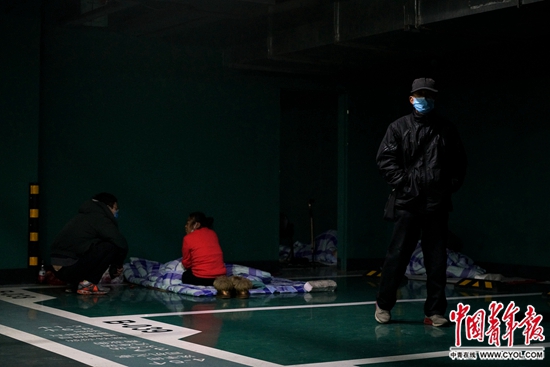 滞留在武汉的外地人：火车站里打地铺 吃了十几天泡面