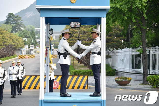 韩国总统府十几名内部警卫被隔离2周