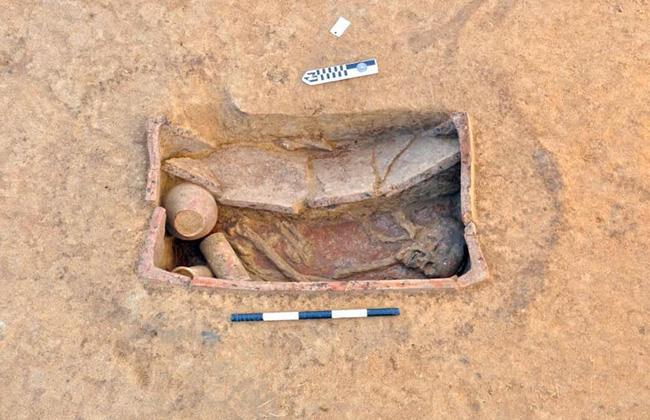 埃及南部发现80多个5000年前古墓
