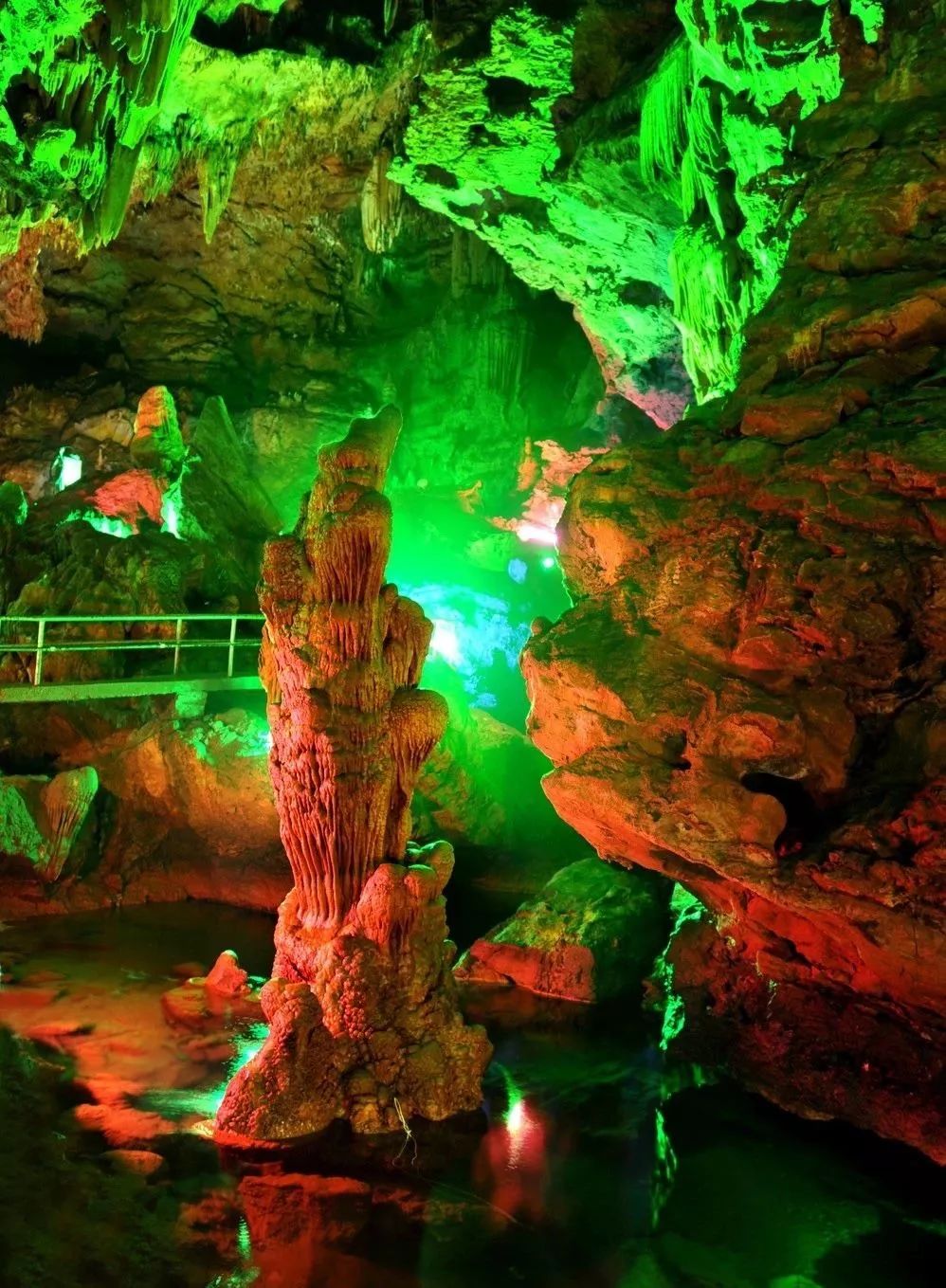 张良洞,琴音洞与世隔绝,走进洞中,你会听到瀑布与奇石相击后抑扬顿挫