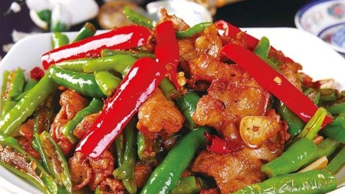 怎么炒青椒不会太辣 0842CD09AB0474BA066001B5C0C2CF6070C02D29_w698_h392.jpg