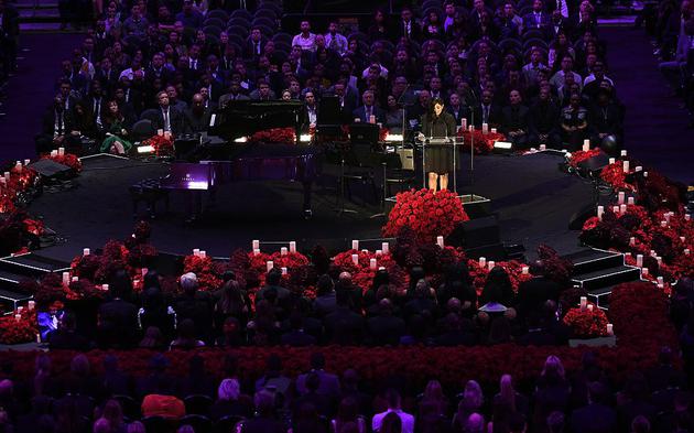 科比追悼会乔丹落泪 33643朵玫瑰纪念其篮球生涯得分