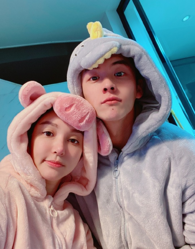 李雨桐晒与男友聊天记录两人甜蜜互动感情好