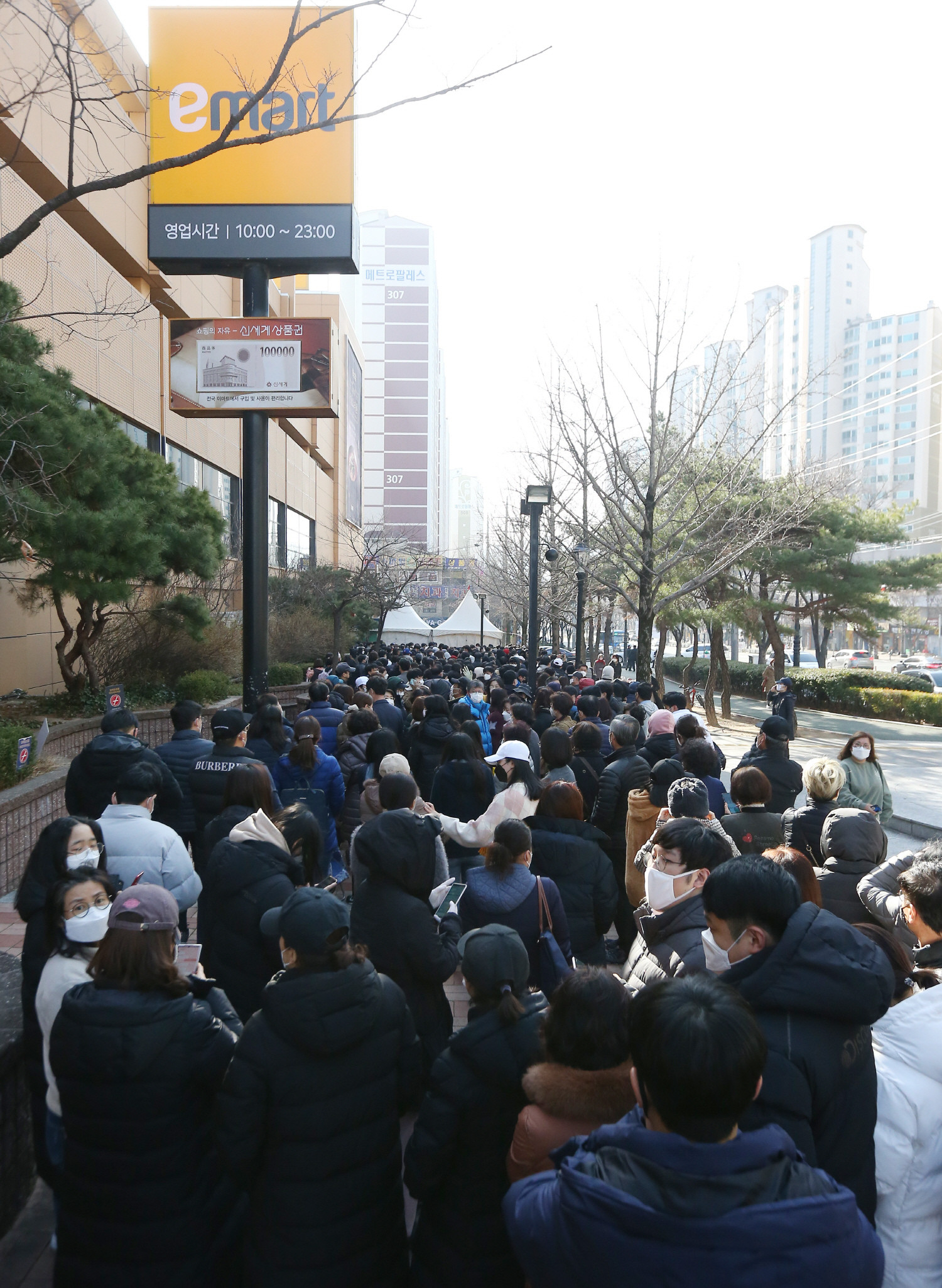 韩国26日起限制口罩出口：日产1100万只 仍供不应求