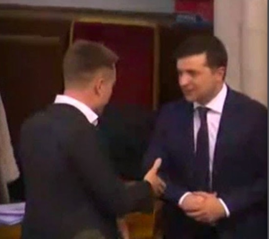 乌克兰议员出言不逊，总统泽连斯基拒绝与其握手
