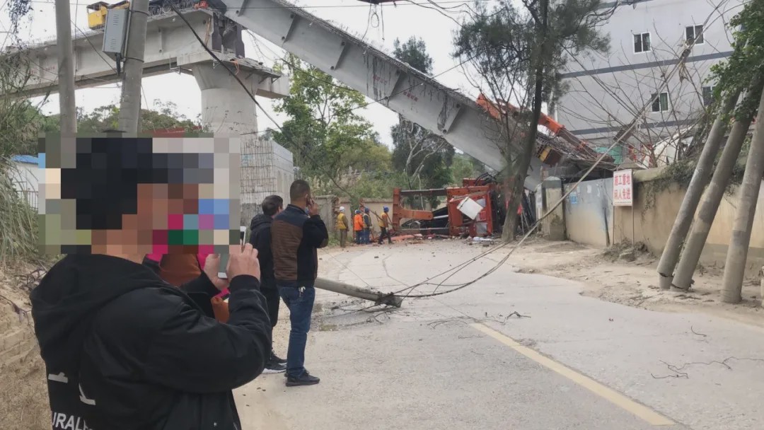 福州一在建桥梁发生梁体倒塌 致2死4伤