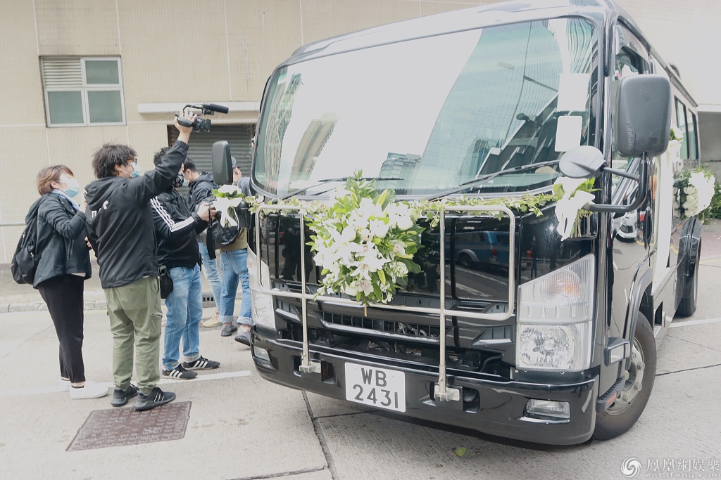 5日早晨舉行大殮儀式,隨即出殯奉柩移至將軍澳華人永遠墳場安葬.